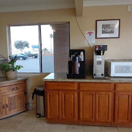 Knights Inn Phoenix At N Black Canyon Hwy Bagian luar foto
