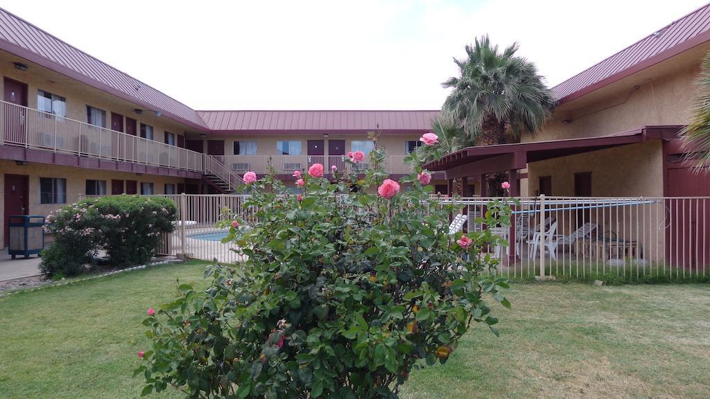Knights Inn Phoenix At N Black Canyon Hwy Bagian luar foto