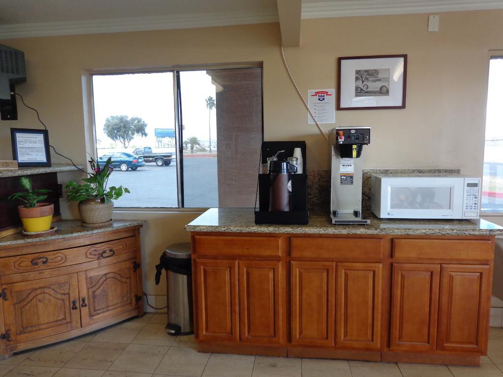 Knights Inn Phoenix At N Black Canyon Hwy Bagian luar foto