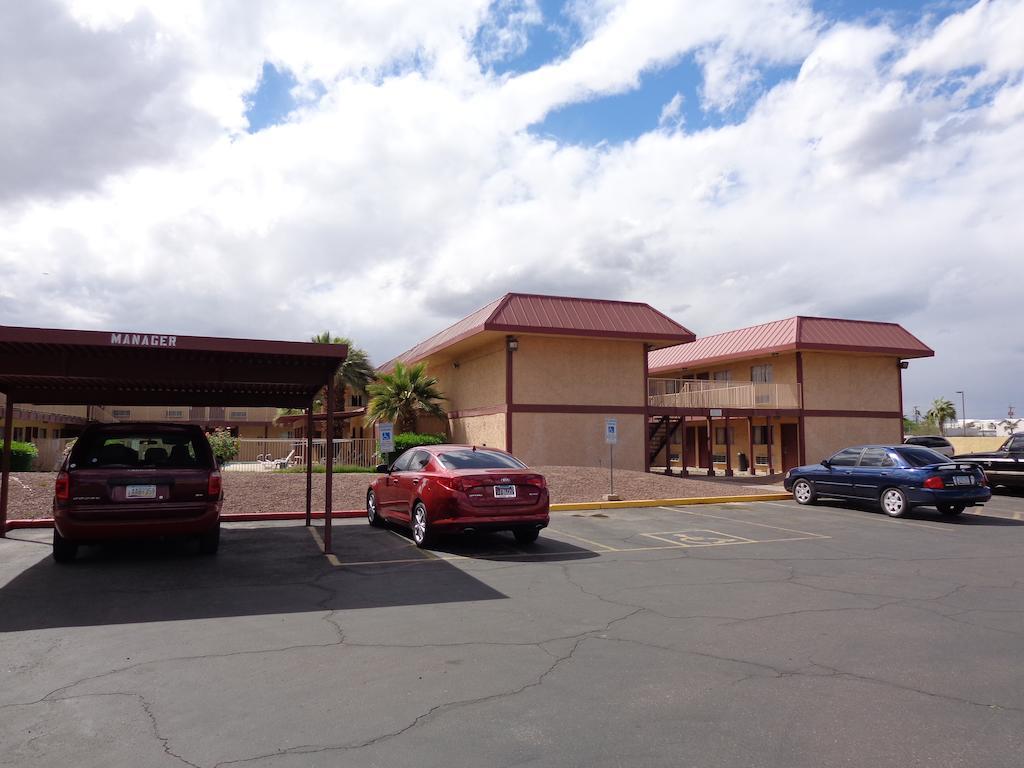 Knights Inn Phoenix At N Black Canyon Hwy Bagian luar foto