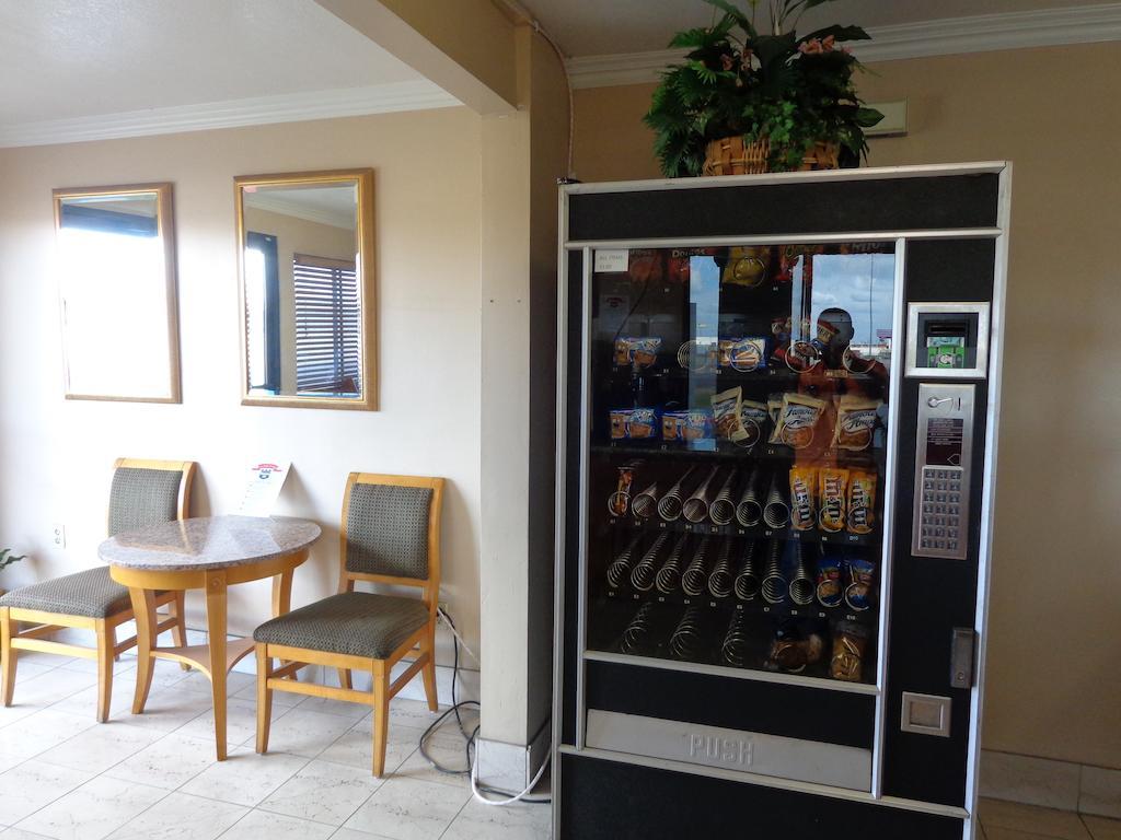 Knights Inn Phoenix At N Black Canyon Hwy Bagian luar foto