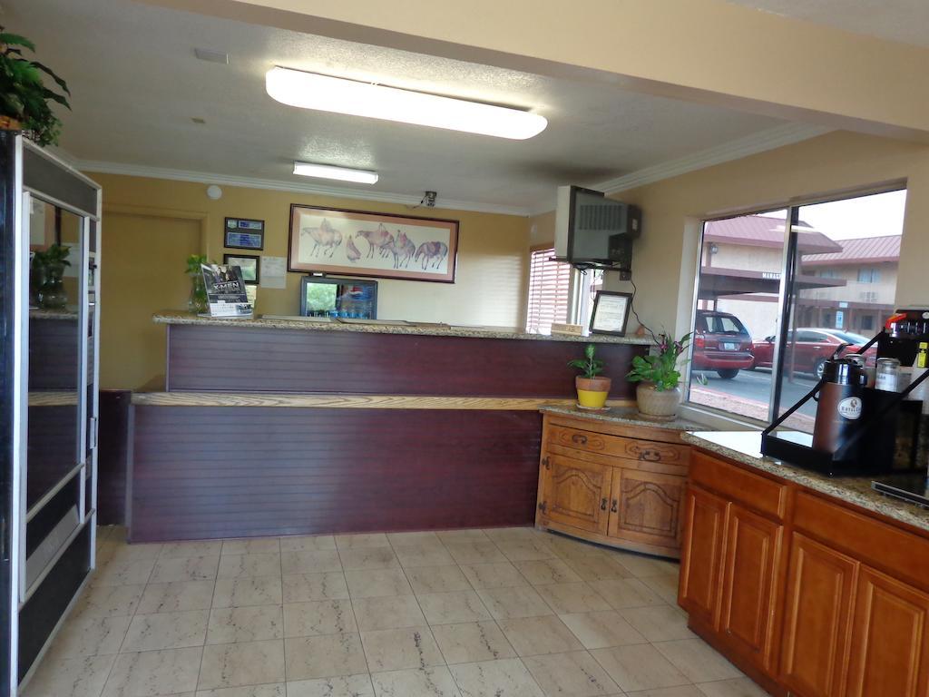 Knights Inn Phoenix At N Black Canyon Hwy Bagian luar foto