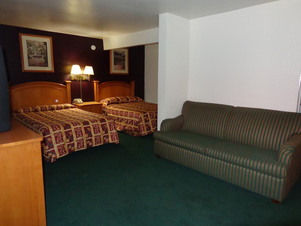 Knights Inn Phoenix At N Black Canyon Hwy Bagian luar foto