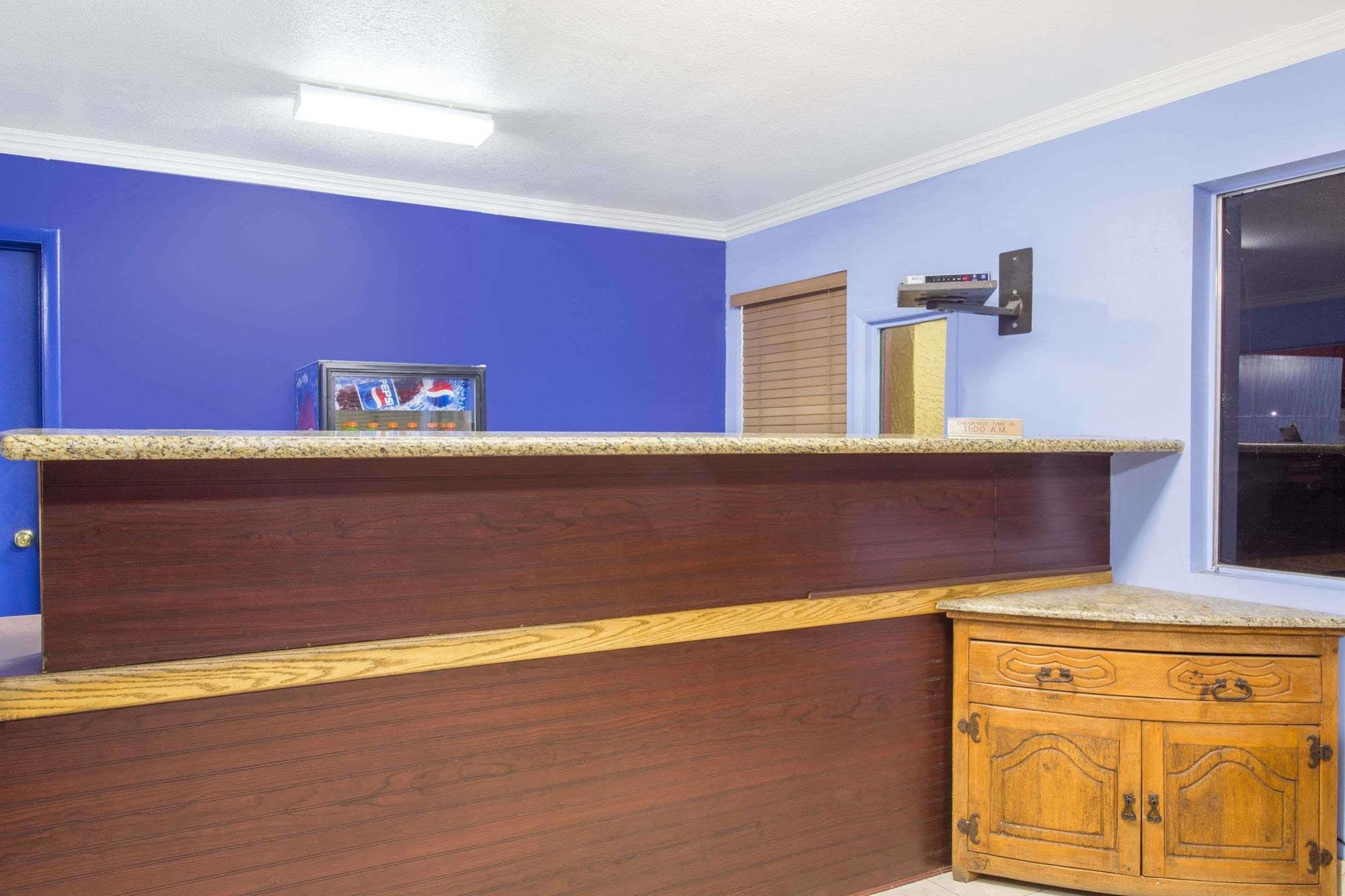 Knights Inn Phoenix At N Black Canyon Hwy Bagian luar foto