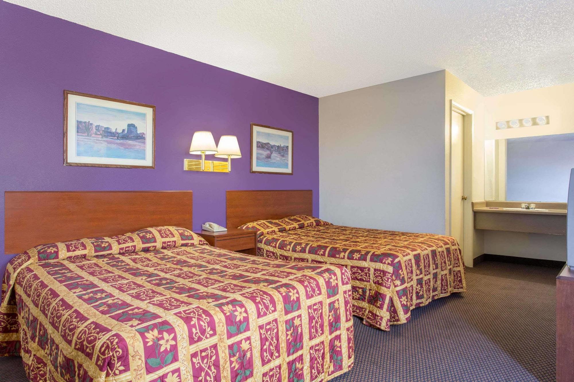 Knights Inn Phoenix At N Black Canyon Hwy Bagian luar foto