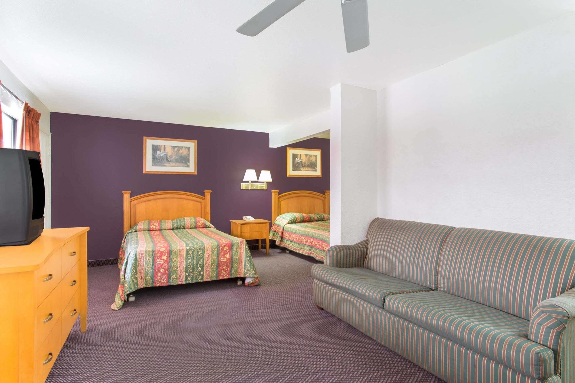 Knights Inn Phoenix At N Black Canyon Hwy Bagian luar foto