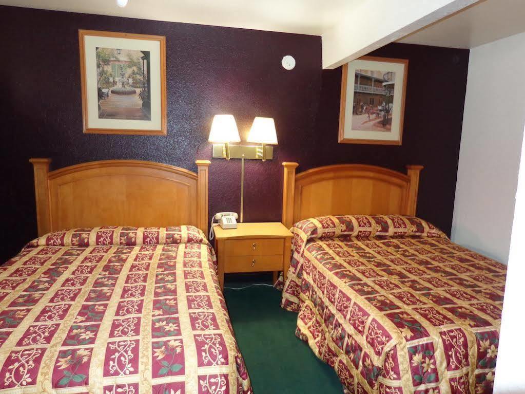 Knights Inn Phoenix At N Black Canyon Hwy Bagian luar foto