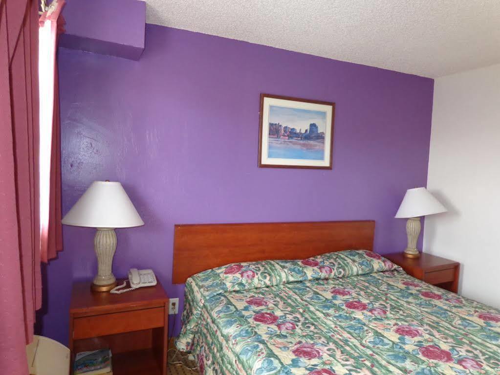 Knights Inn Phoenix At N Black Canyon Hwy Bagian luar foto