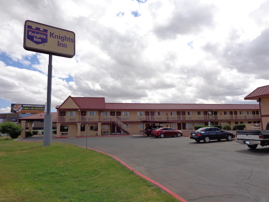 Knights Inn Phoenix At N Black Canyon Hwy Bagian luar foto